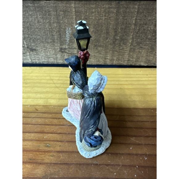 Colonial Williamsburg Women Passing The Lamppost Lang & Wise - Picture 2 of 5